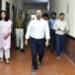 कलेक्टर का औचक निरीक्षण, दफ्तरों में मची हड़कंप