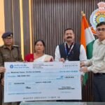 दिवंगत निरीक्षक की पत्नि को मिला एक करोड़ जीवन बीमा का लाभ