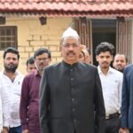संभागायुक्त श्याम धावड़े ने कमिश्नर कार्यालय में किया ध्वजारोहण