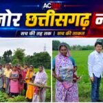बारिश के बीच गांव-गांव पहुंचे डॉ. पवन सिंह, खेतों में काम कर रहे ग्रामीणों को बांटे रेनकोट