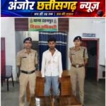 चाकू लहराकर डराने का आरोप, पुलिस ने घेराबंदी कर युवक को पकड़ा